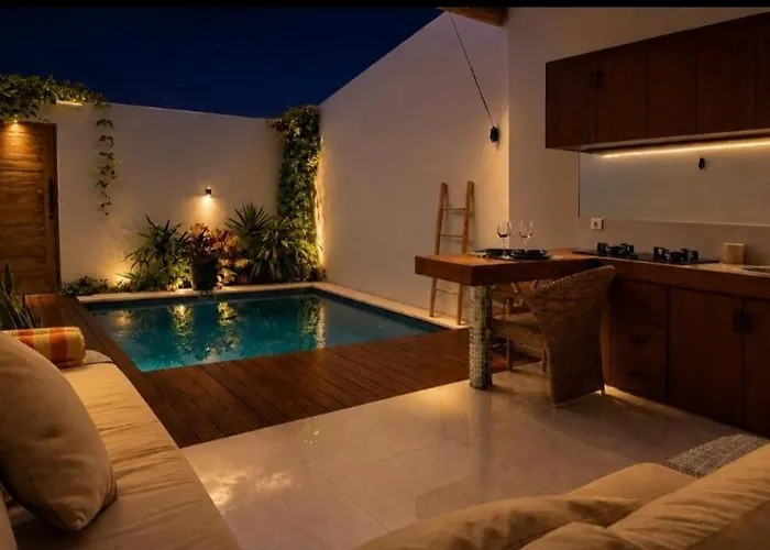 Tropical Pool Free Scooter 7 Minutes To